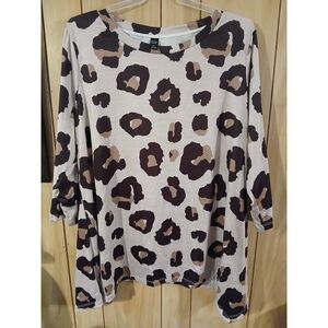Emery Rose Leopard Print 3/4 Sleeve Top